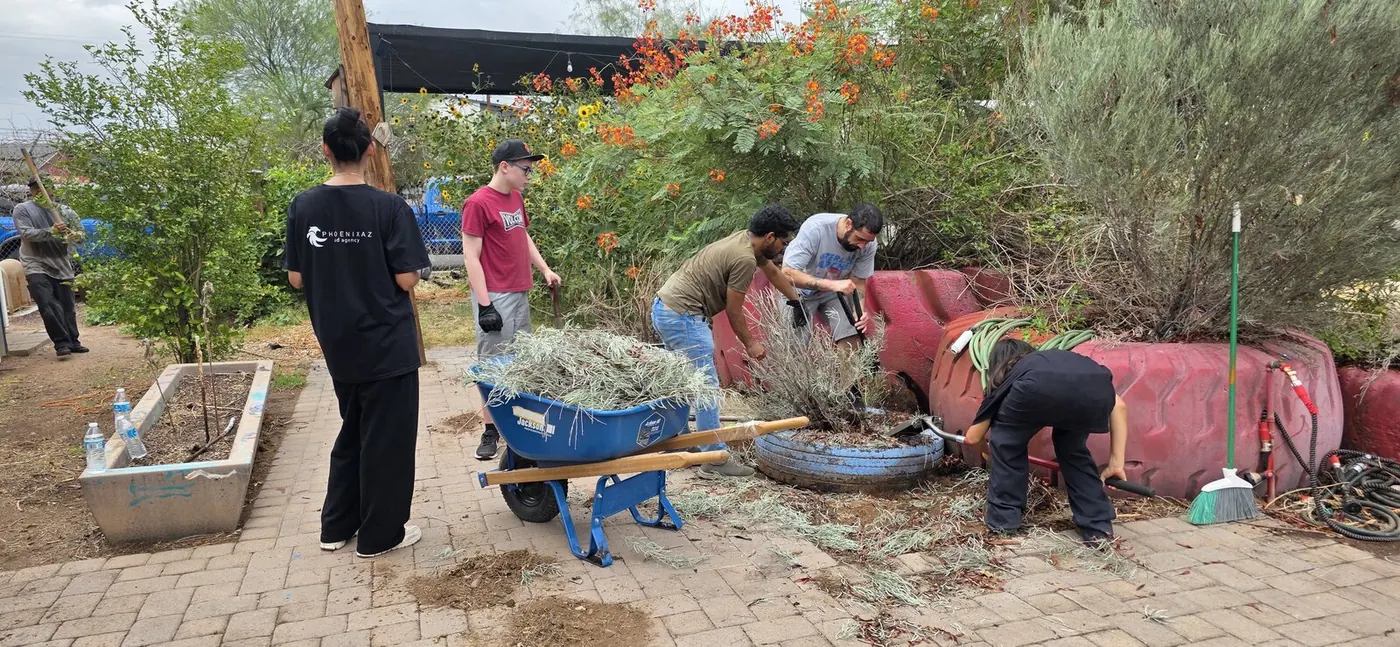phoenix-az-ad-agency-team-volunteering-at-the-peoples-garden-in-phoenix-arizona